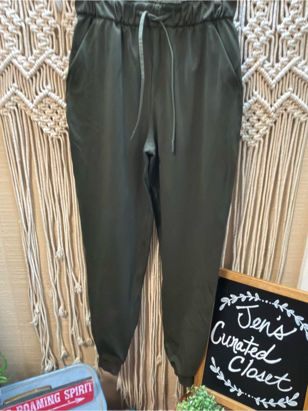 Lululemon High Rise Jogger NWOT| Size 4| Olive Green